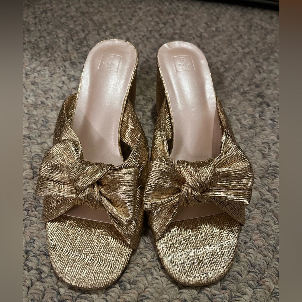DB Studio Gold Knotted Heels
